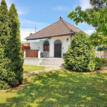 Holiday House Joshi & Rudi Gyenesdias Exterior photo